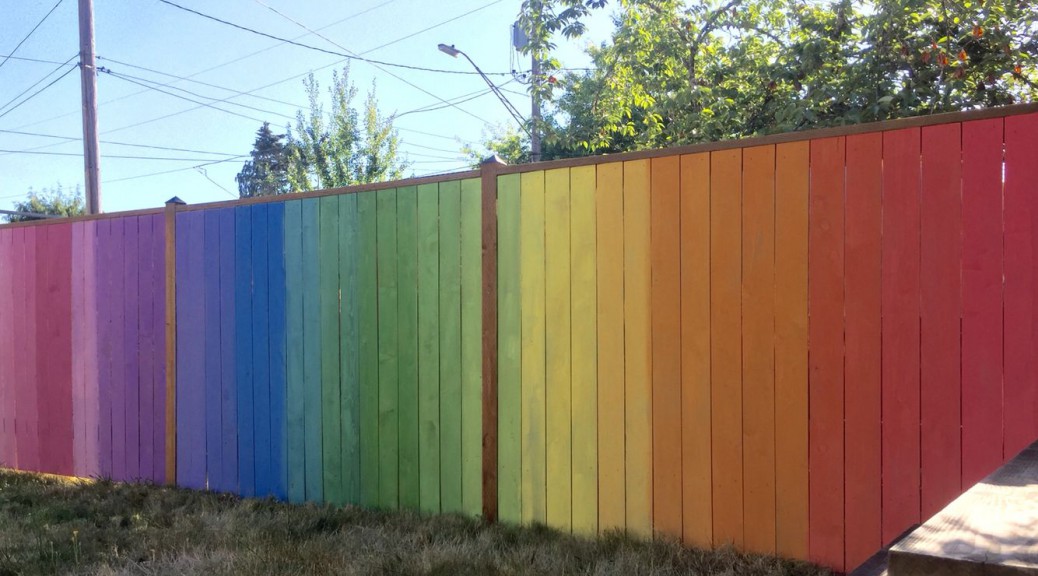kolorowe ogrodzenie